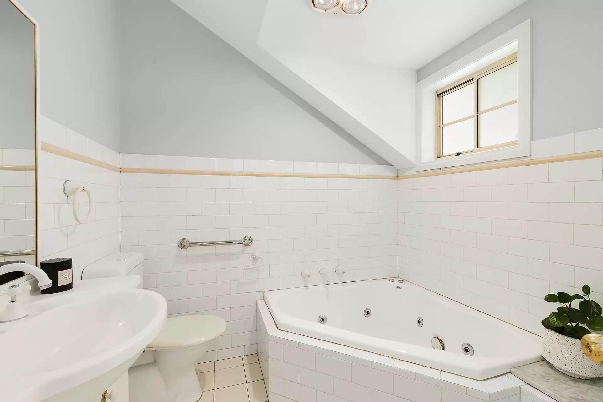 138 Ernest Street, Crows Nest Sold by James Avenue - image 1