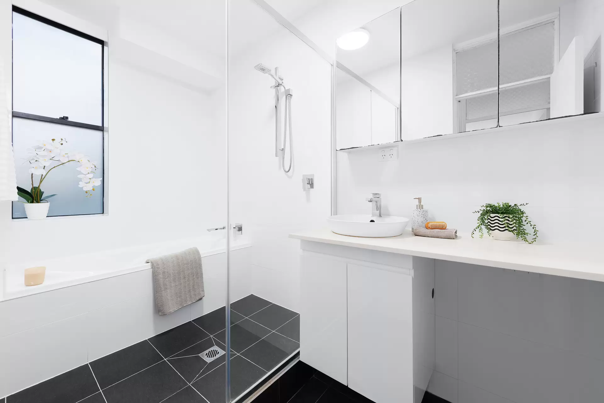 5/258 Pacific Highway, Greenwich Sold by James Avenue - image 1