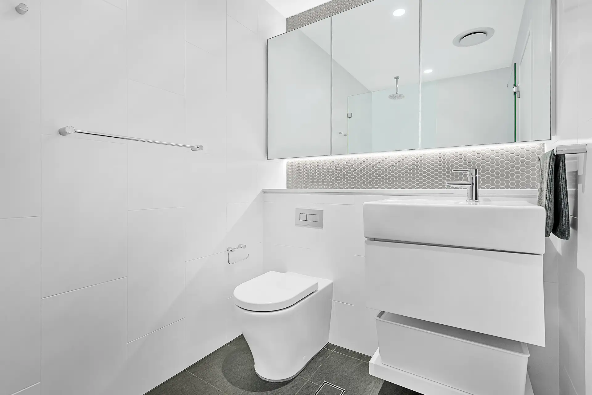 701/221 Miller Street, North Sydney Sold by James Avenue - image 1
