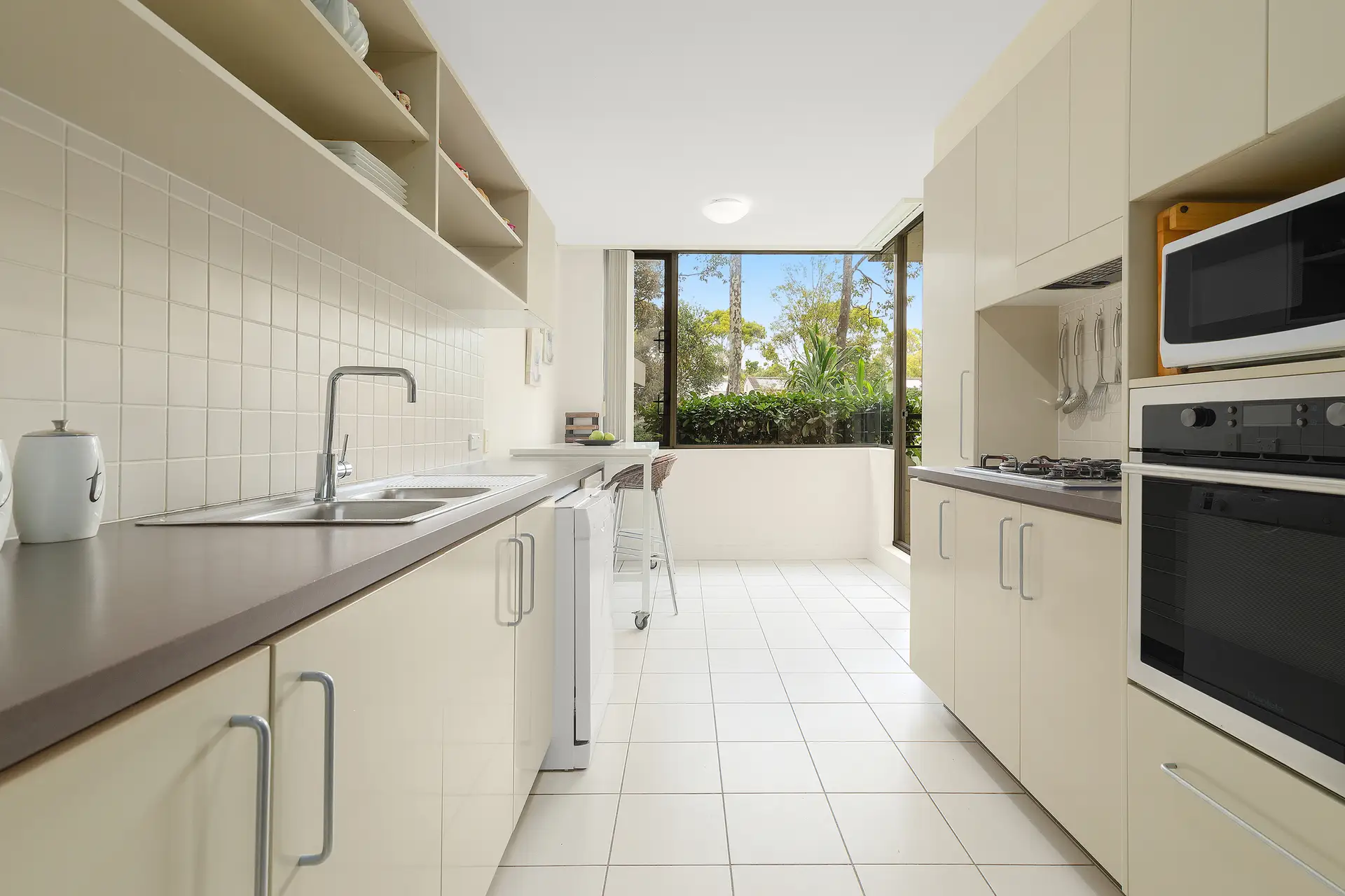 1/3-5 Blaxland Avenue, Newington Sold by James Avenue - image 1