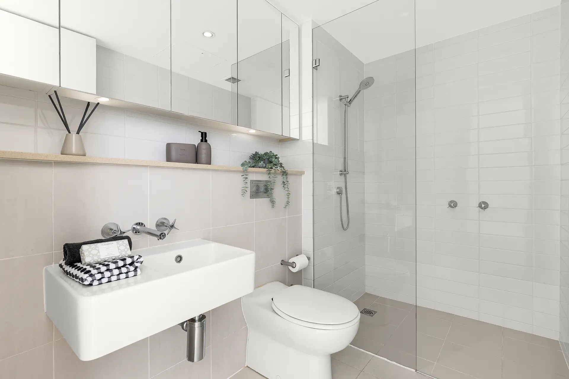 12/102 Spofforth Street, Cremorne Sold by James Avenue - image 1