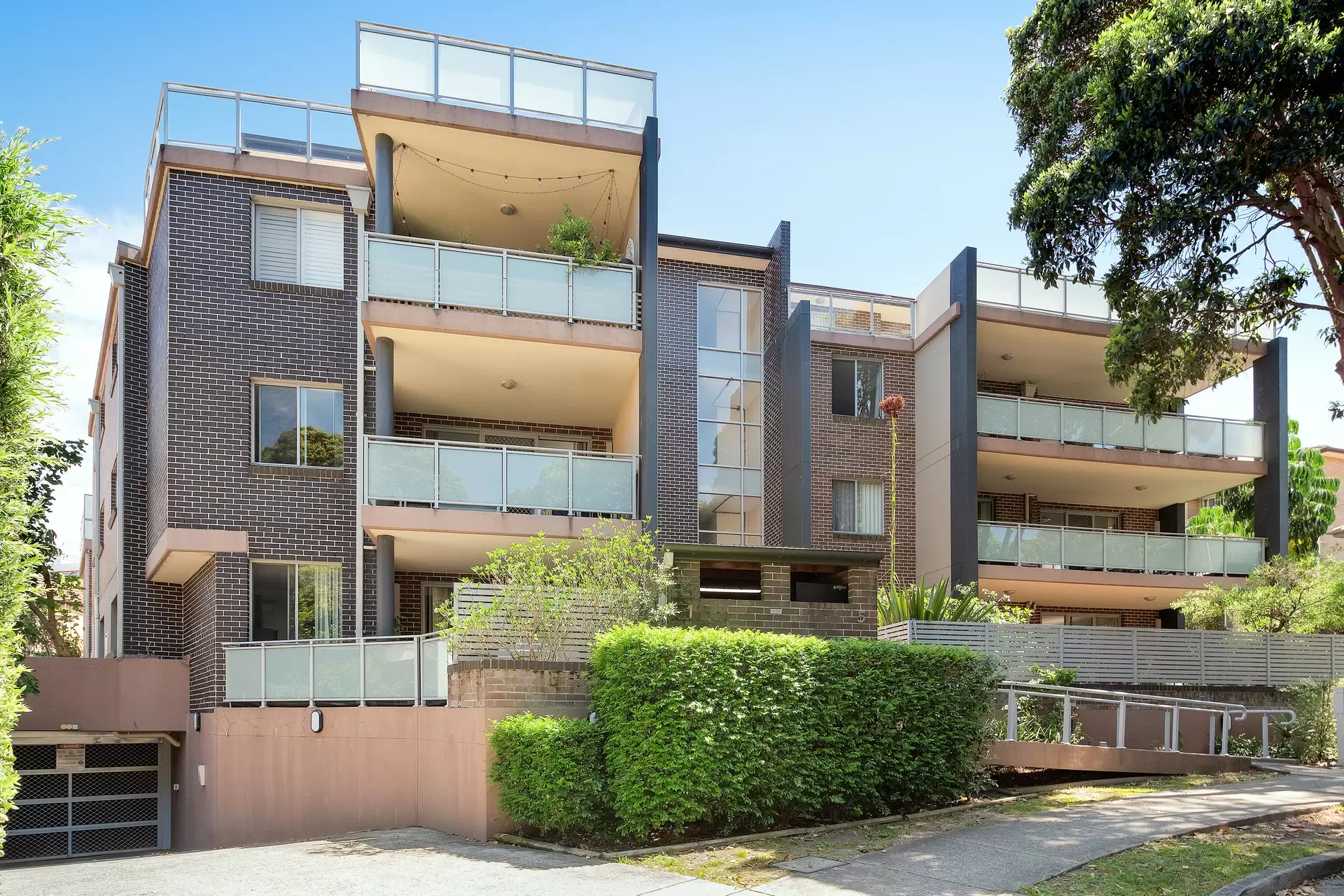 17/1-5 The Strand, Rockdale Sold by James Avenue - image 1