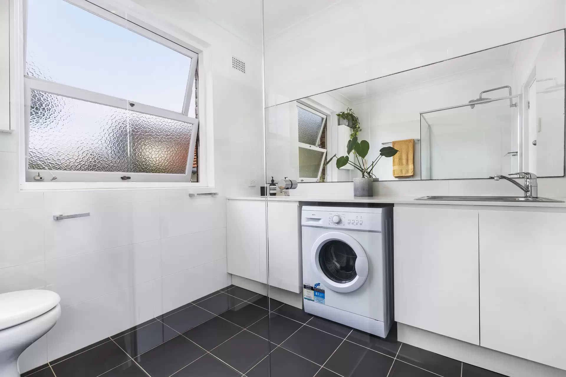 12/20 Innes Road, Greenwich Sold by James Avenue - image 1